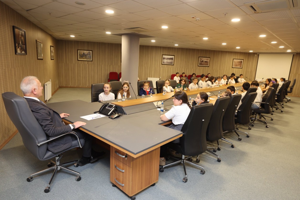 Karamürsel Belediyesi’nde 23 Nisan’a Özel Çocuk Meclisi Gerçekleştiril...